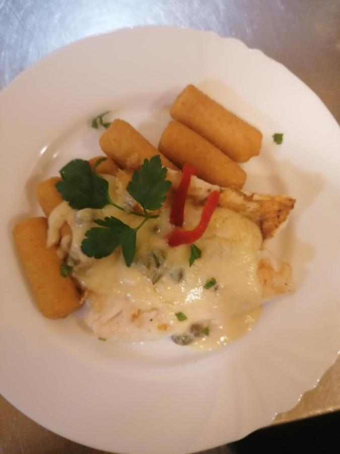 Centrum Etterem Es Panzio Hotell Őriszentpéter Exteriör bild
